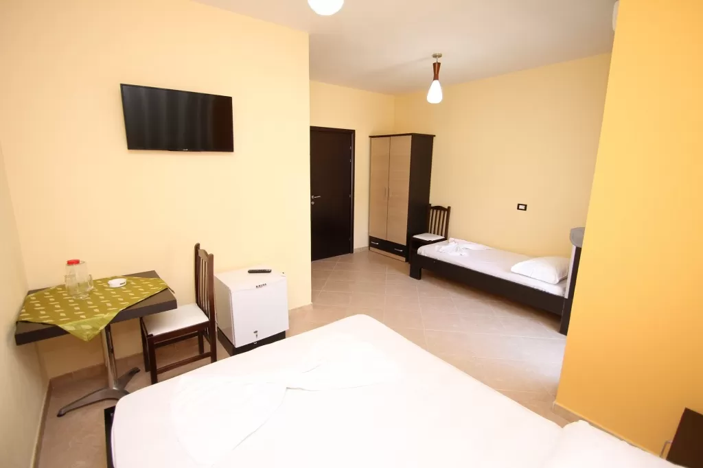 AL Hotel 13 - STD TRPL 2.jpg